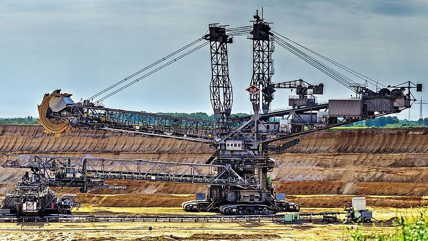 Foto von einem Tagebau, in dem Kohle abgebaut wird